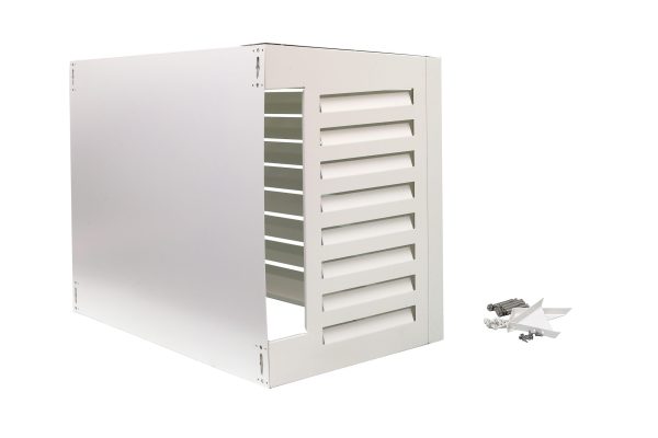 Qventi aluminium omkasting wit voor buitenunit van de airconditioner of warmtepomp achterpaneel voor vrijstaande opstelling zijaanzicht